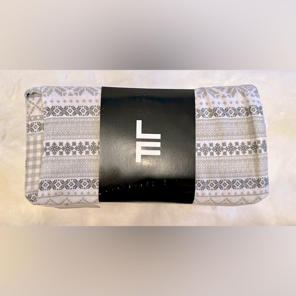 London Fog! Full Size Sheet Set/100% Cotton Flannel/Snowflake Design❄️ - Picture 4 of 4